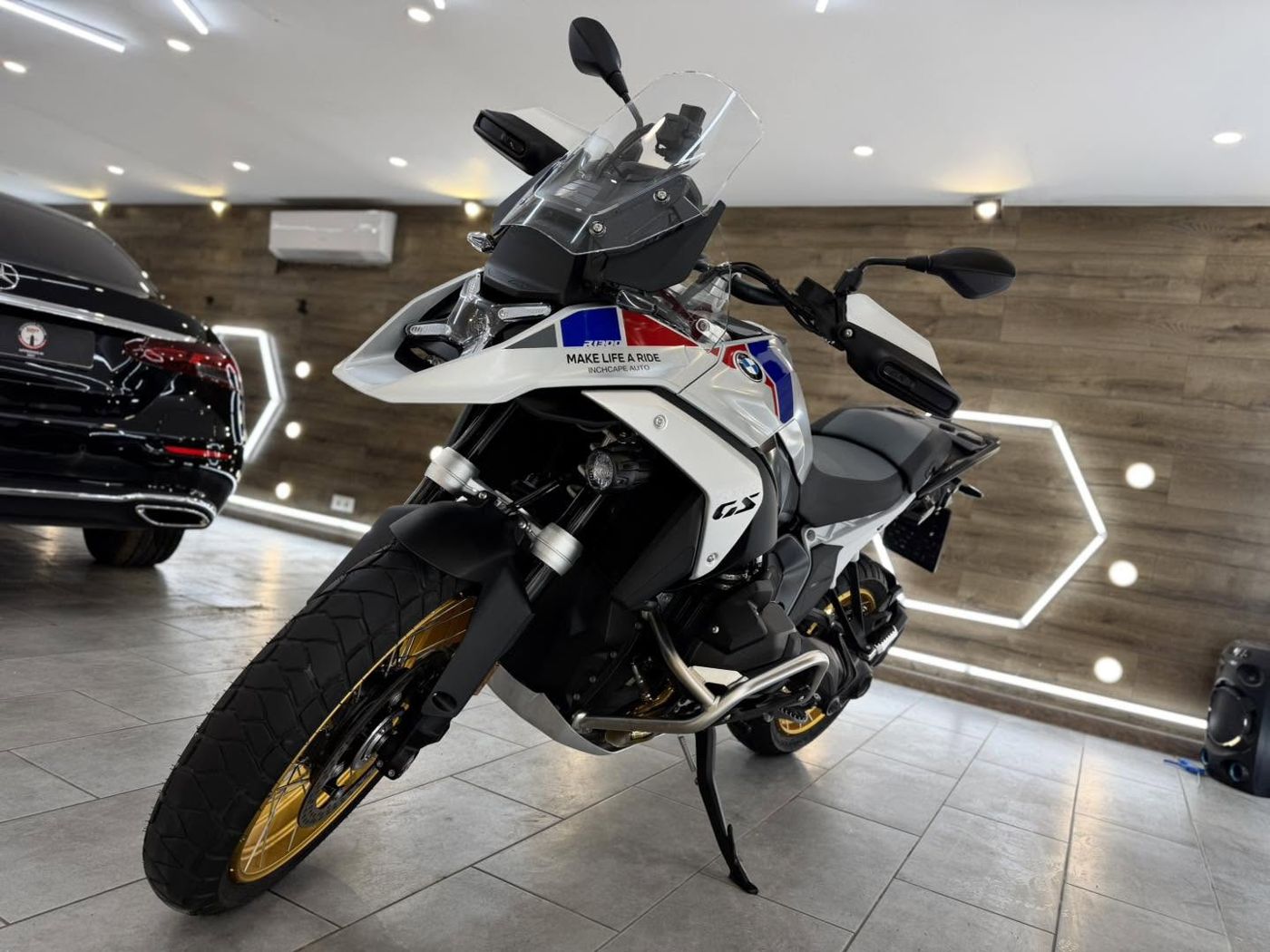 BMW GS motociklas PJ studijoje